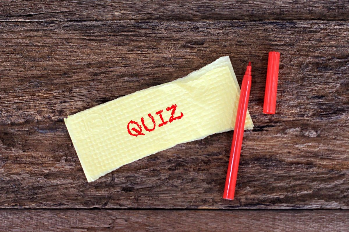 QUIZ words on paper with wooden background